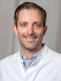 Portrait von PD Dr. med. Moritz Scherer, FEBNS