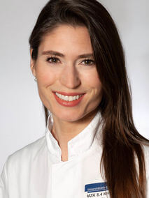 Portrait von Dr. med. dent. Johanna Larsch Portrait von Dr. med. dent. Johanna Larsch