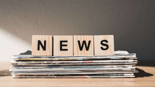 Visualisierung des Begriffs News mit Buchstaben auf Würfeln 