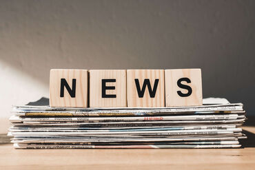 Visualisierung des Begriffs News mit Buchstaben auf Würfeln 