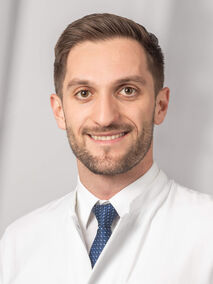 Portrait von Hariri Mustafa
