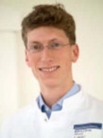 Portrait von Dr. med. dent. Christopher Herpel Portrait von Dr. med. dent. Christopher Herpel