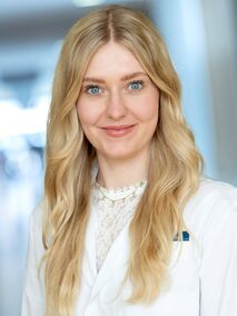Portrait von Dr Isabel Hariri