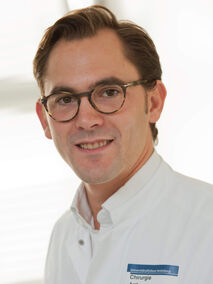 Portrait von PD Dr. med. Julian-Camill Harnoß