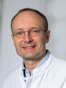 Portrait von Prof. Dr. med. dent Johannes Mente