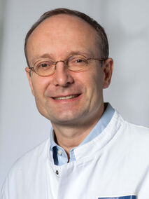Portrait von Prof. Dr. med. dent Johannes Mente