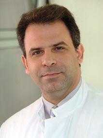 Portrait von Prof. Dr. med. Arianeb Mehrabi