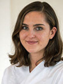 Portrait von Dr. med. dent. Rebecca Handermann Portrait von Dr. med. dent. Rebecca Handermann