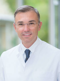 Portrait von Univ.-Prof. Dr. med. habil. Tobias Renkawitz Portrait von Univ.-Prof. Dr. med. habil. Tobias Renkawitz