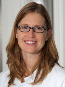 Portrait Dr. Stefanie Sauer Portrait Dr. Stefanie Sauer