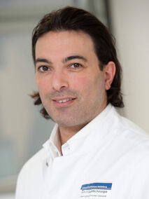 Portrait von PD Dr. med. Maani Hakimi Portrait von PD Dr. med. Maani Hakimi