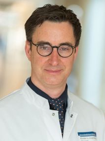 Portrait von Prof. (apl.) Dr. med. Thomas Opladen, MHBA Portrait von Prof. (apl.) Dr. med. Thomas Opladen, MHBA