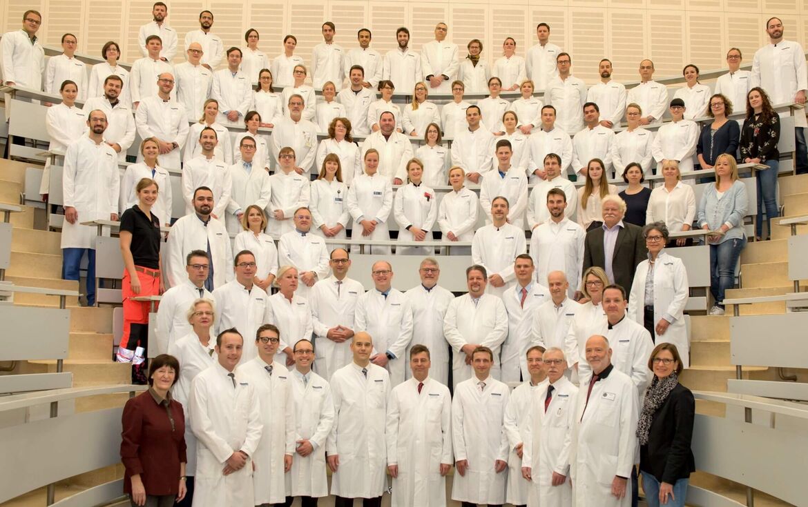 Das Team der Klinik für Anästhesiologie Das Team der Klinik für Anästhesiologie